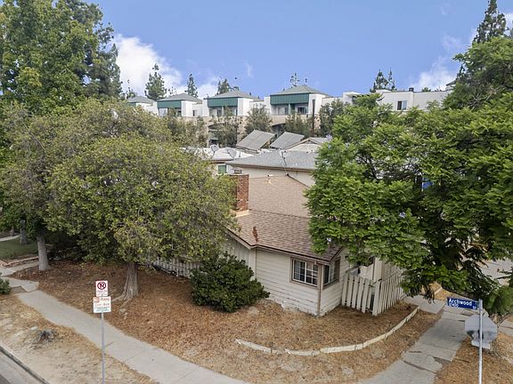 5th image of 12401 Archwood St #2-5
