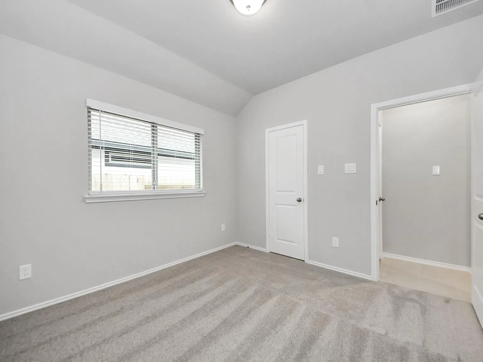 3 bed, 2.0 bath, 1869 sqft, $2,450 — Photo 4