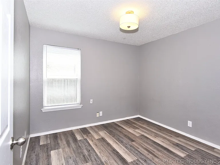 1339 E 138th Pl — Photo 17