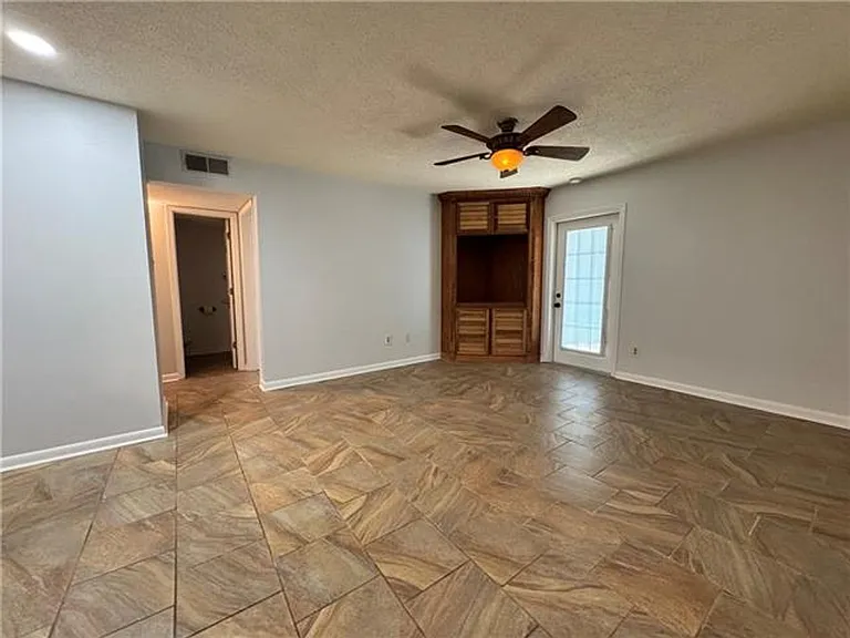 818 Moss St — Photo 6