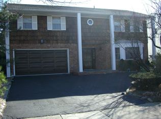521 Waterview Dr, Cedarhurst, NY 11516