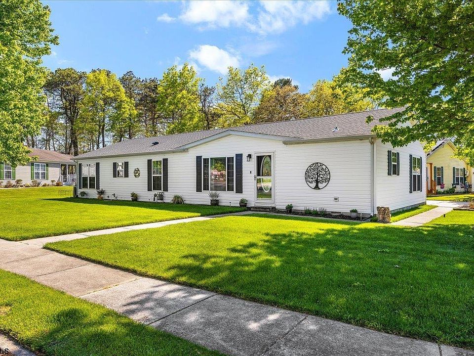 1st image of 18 Knollwood Dr