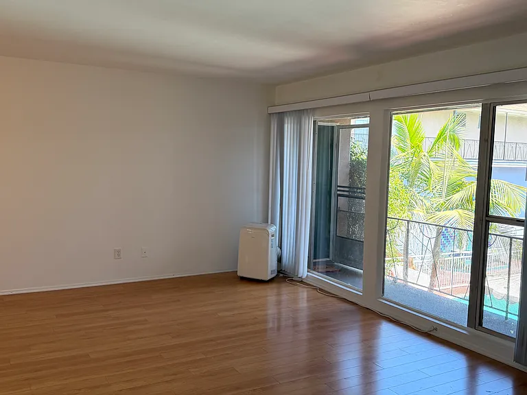 262 S Sycamore Ave #20 — Photo 25