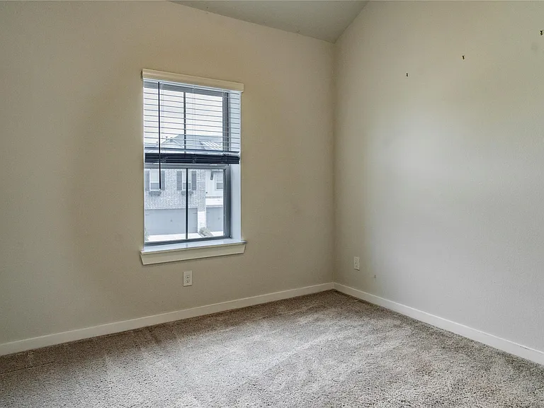 6526 Bramble Cove Ln — Photo 37