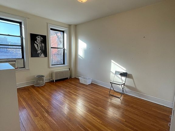 4th image of 30-33 32nd St #3B