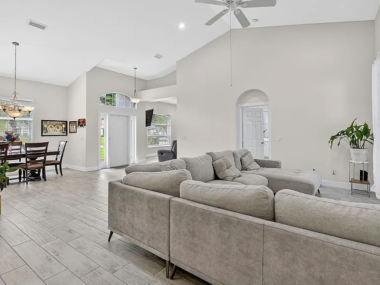 1571 SW Hunnicut Port St — Photo 3