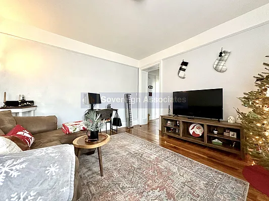 Rented by Sovereign Associates | media 7