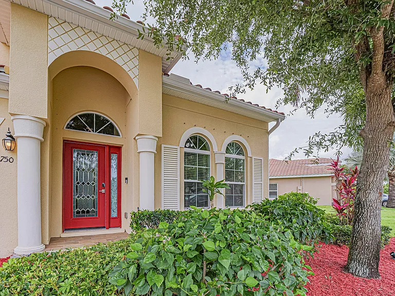 1750 Berkshire Cir SW — Photo 3