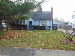 2110 Golfview Ave, Kalamazoo, MI 49001