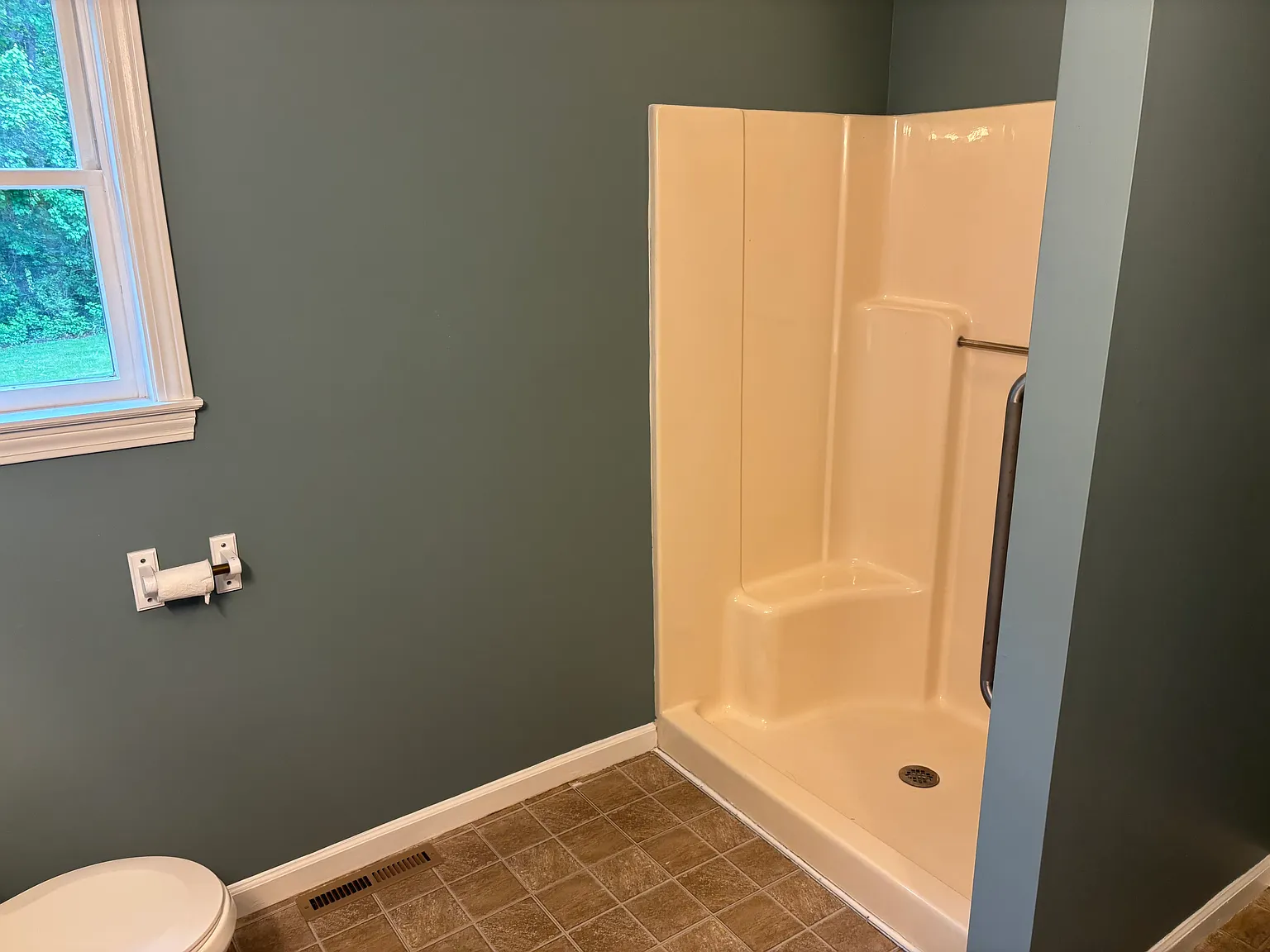 4 bed, 1800 sqft, $2,800 — Photo 2
