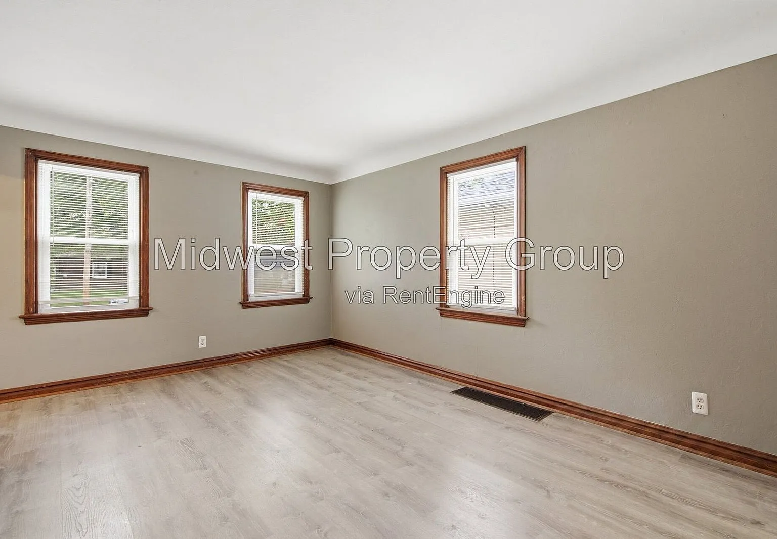 2 bed, 1.0 bath, 960 sqft, $1,095 — Photo 2