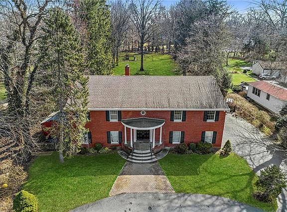 3rd image of 3 Woodland Dr
