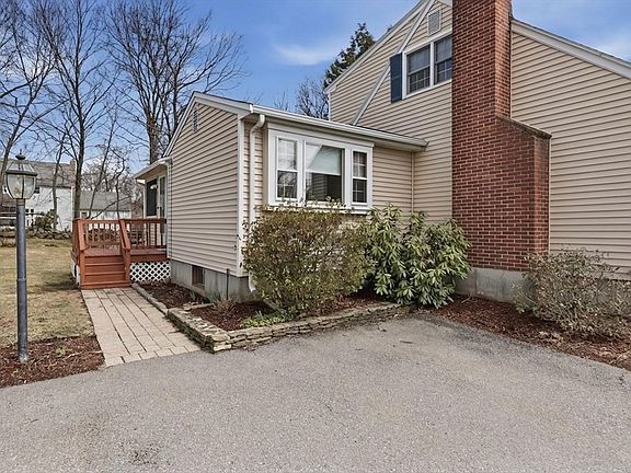 3rd image of 70 Oakcrest Ave