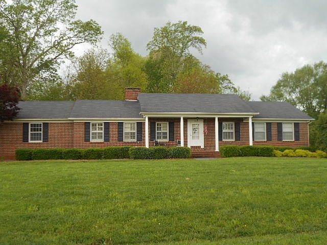 1st image of 421 Oak Hill Dr