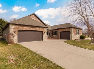 609 E Penzance Dr, Nixa, MO 65714