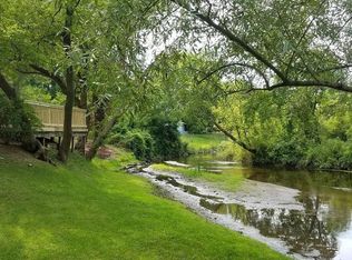 700 Mary Ct, Fenton, MI 48430