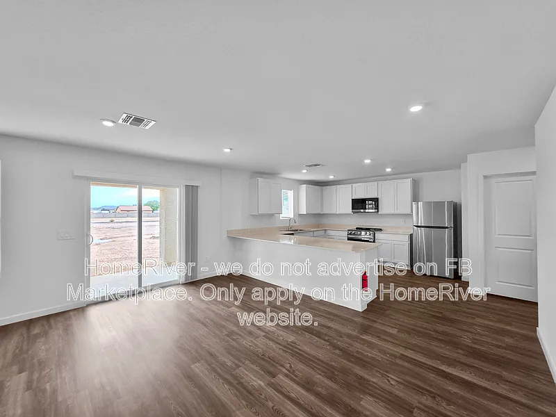 3 bed, 2.0 bath, 1656 sqft, $1,655 — Photo 4