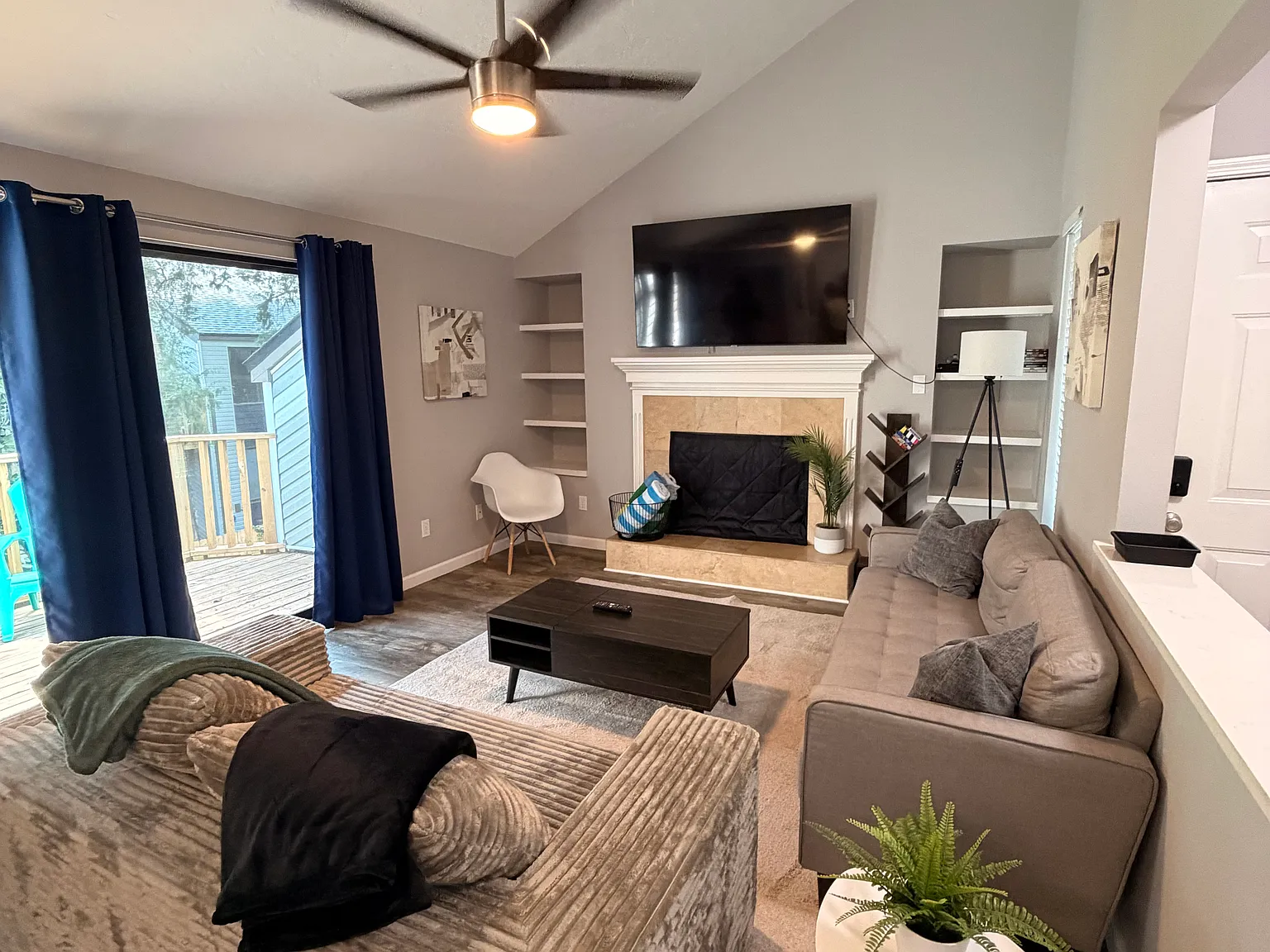 124 Elm Ave SE — Photo 1