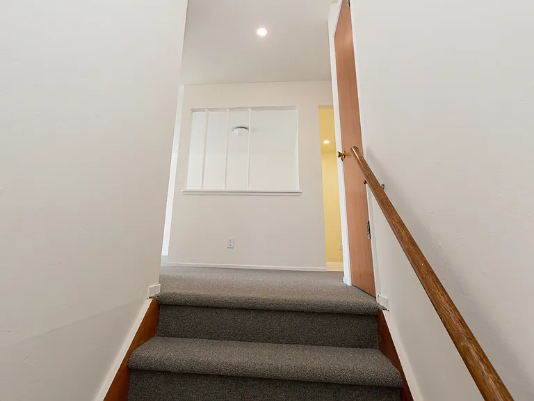 446 Niantic Ave — Photo 13