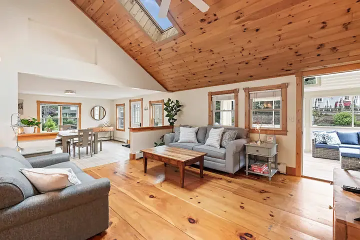 3 bed, 1100 sqft, $2,700 — Photo 4