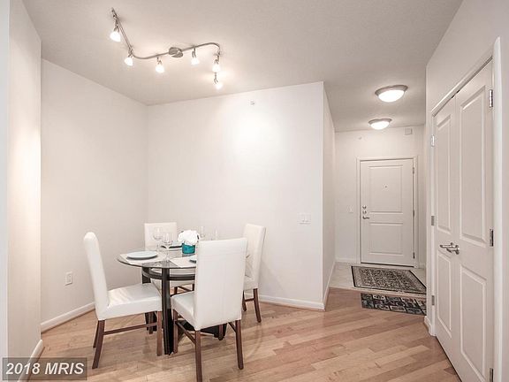 2nd image of 1021 N Garfield St APT 536