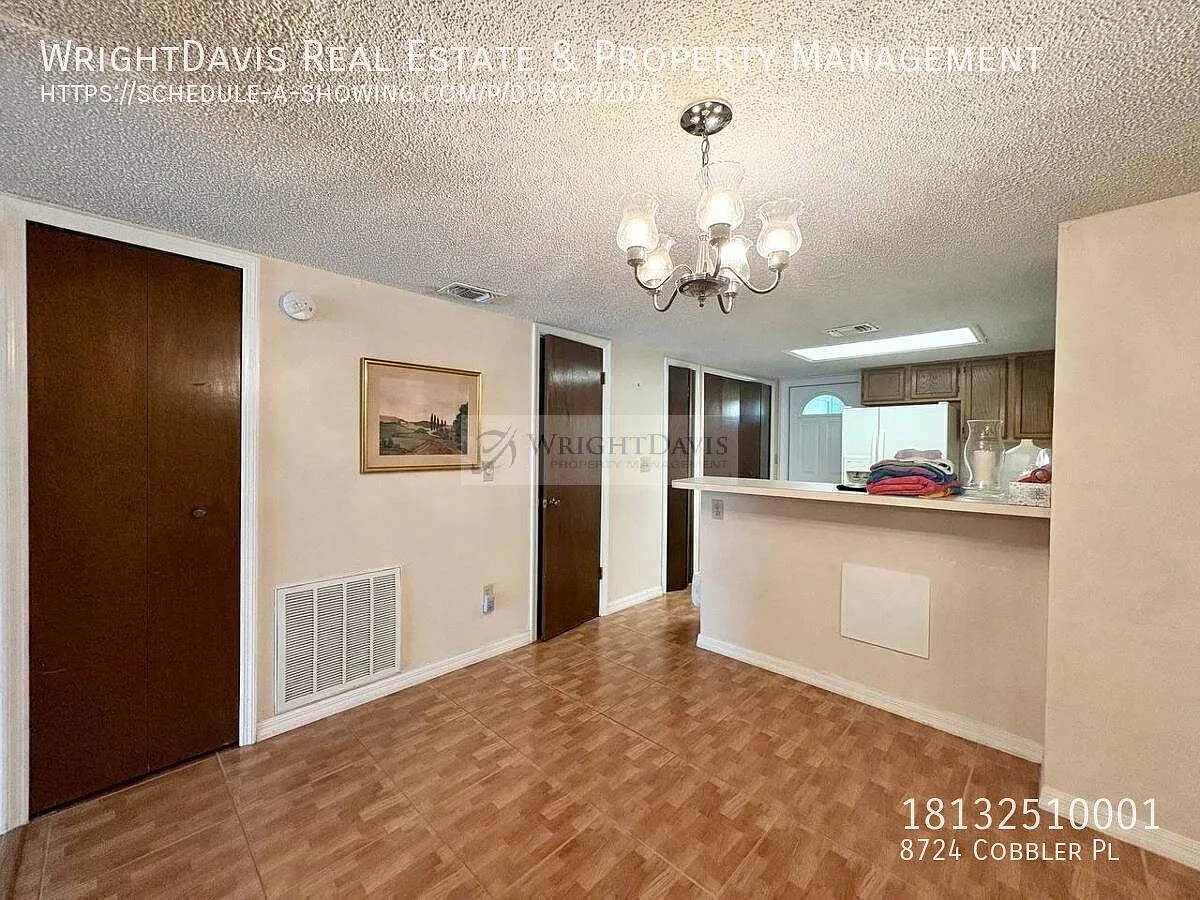 Beautiful 2/2.5 Townhome in Town n Country — Photo 4