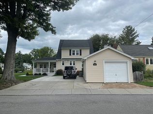 8188 W Rivershore Dr, Niagara Falls, NY 14304