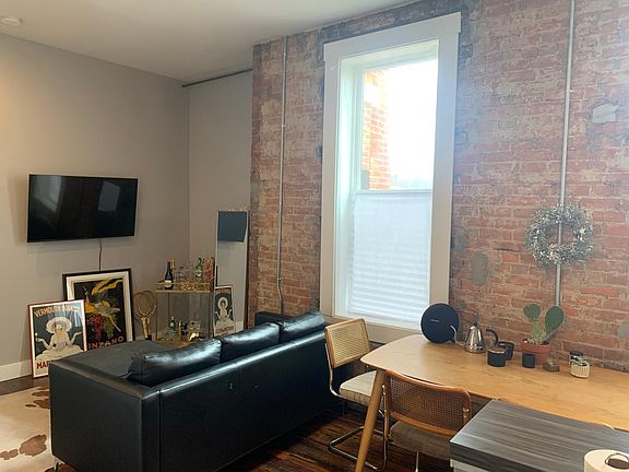 4th image of 547 Channing St #3