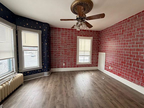 5th image of 372 N Main Street