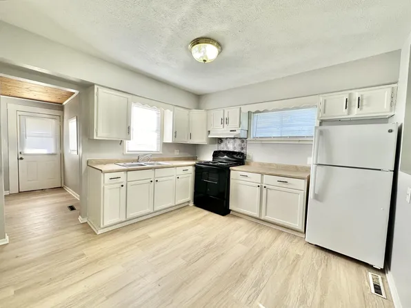 1023 Hackett St, Beloit, WI 53511