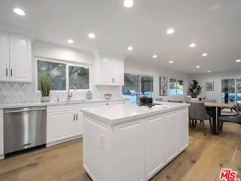 4732 Del Moreno Dr — Photo 14