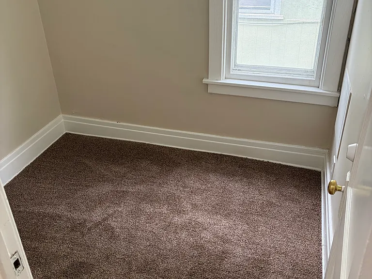 429 Lisbon Ave #1 — Photo 10
