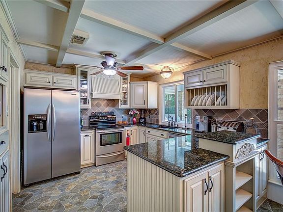 2nd image of 120 Chaparral Dr