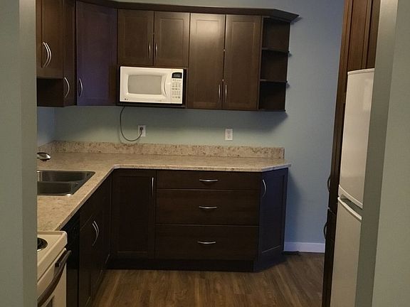 4th image of 425 115th St E #612