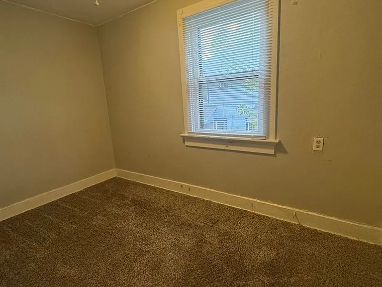 412-414 Five Oaks Ave — Photo 5