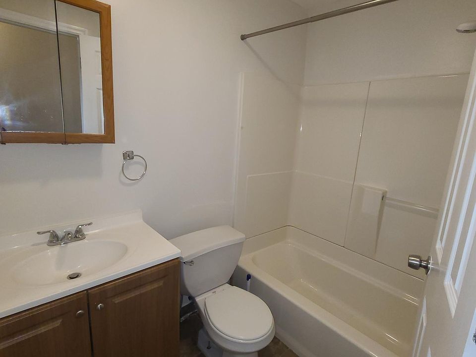 1st image of 108 Vineyard Ave #6