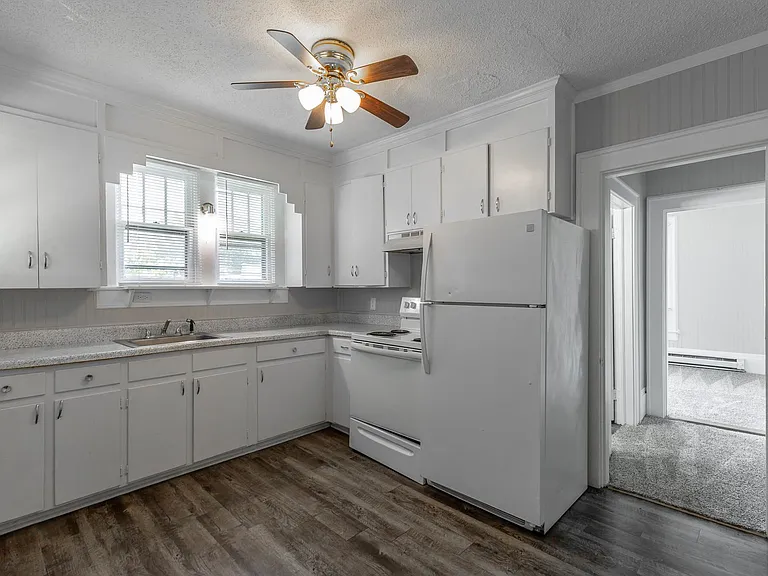 300 Dunlap Ave — Photo 1