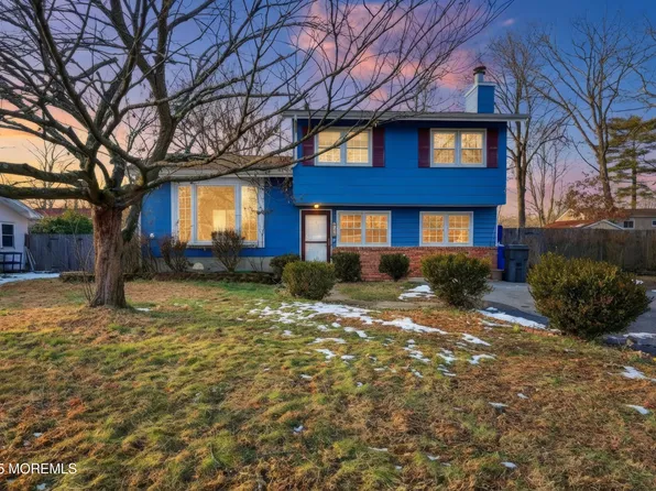 19 Oak Ridge Parkway, Toms River, NJ 08755