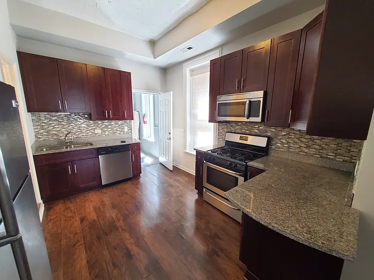 1528 N Ashland Ave #2R — Photo 1
