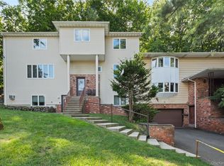 8 Harvest Court, Monsey, NY 10952
