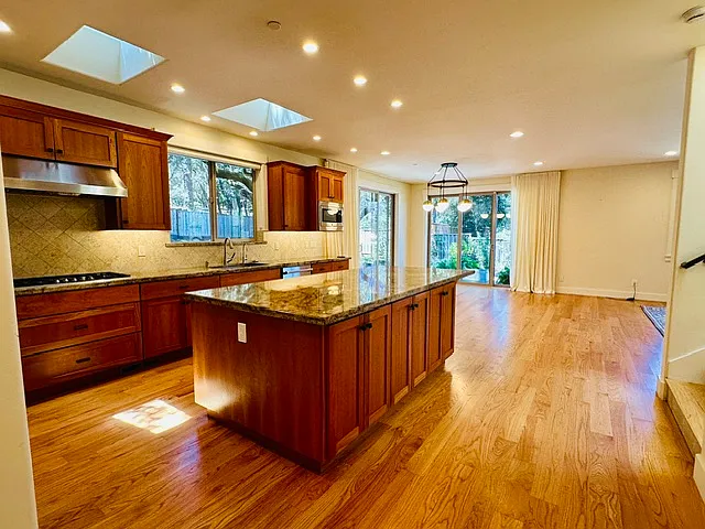 512 Lockewood Ln — Photo 6