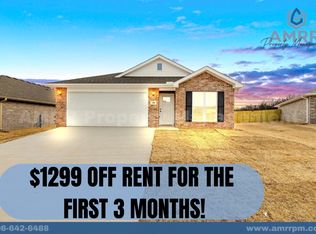 208 SW Vicki St, Gentry, AR 72734