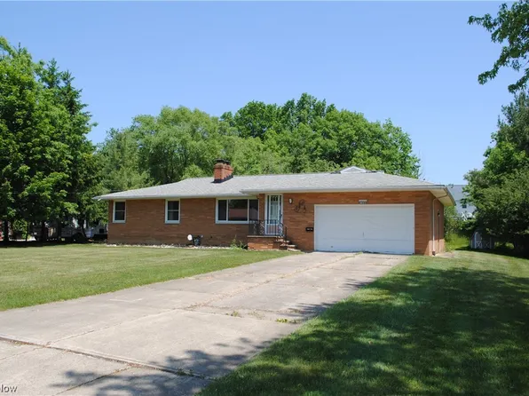 8823 Falls Ln, Broadview Heights, OH 44147