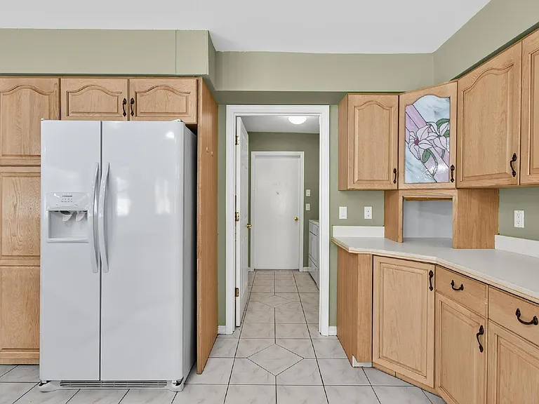 77 Folcroft Ln — Photo 25