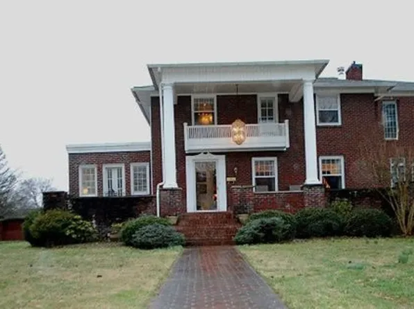 200 N Petersborough Ave, Middlesboro, KY 40965