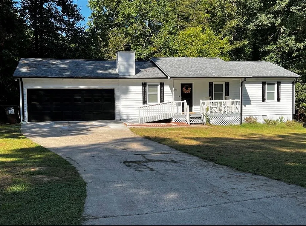 3 bed, 2.0 bath, 1134 sqft, $2,400 — Photo 1