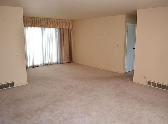 4th image of 954 Marshall Dr