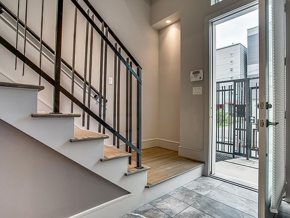 2nd image of 3007 Hawkins St