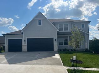 820 SE Partridge Ln, Blue Springs, MO 64014