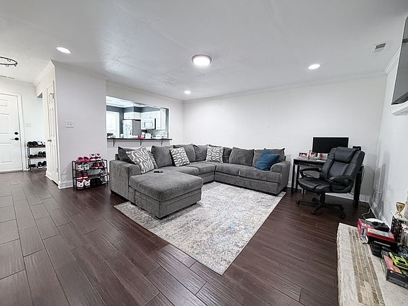 3rd image of 1528 Jameson Dr #1